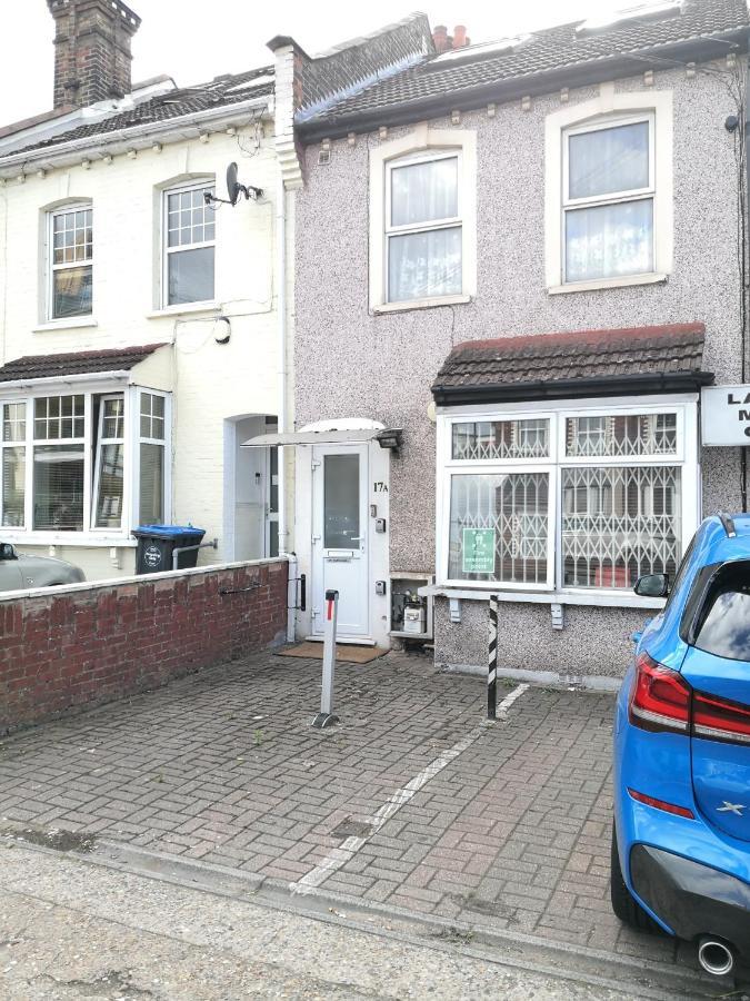 Apartamento Carnation Flat A In Wembley Londres Exterior foto