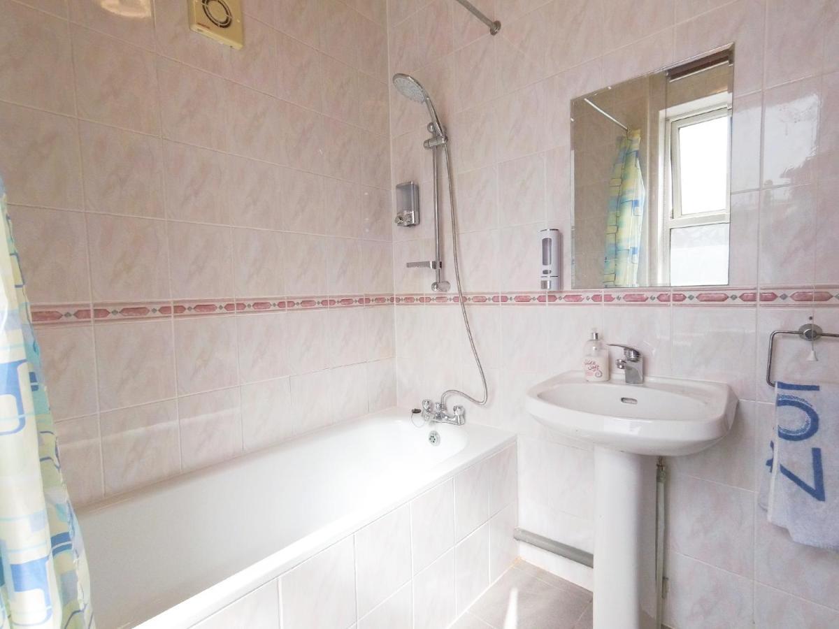 Apartamento Carnation Flat A In Wembley Londres Exterior foto